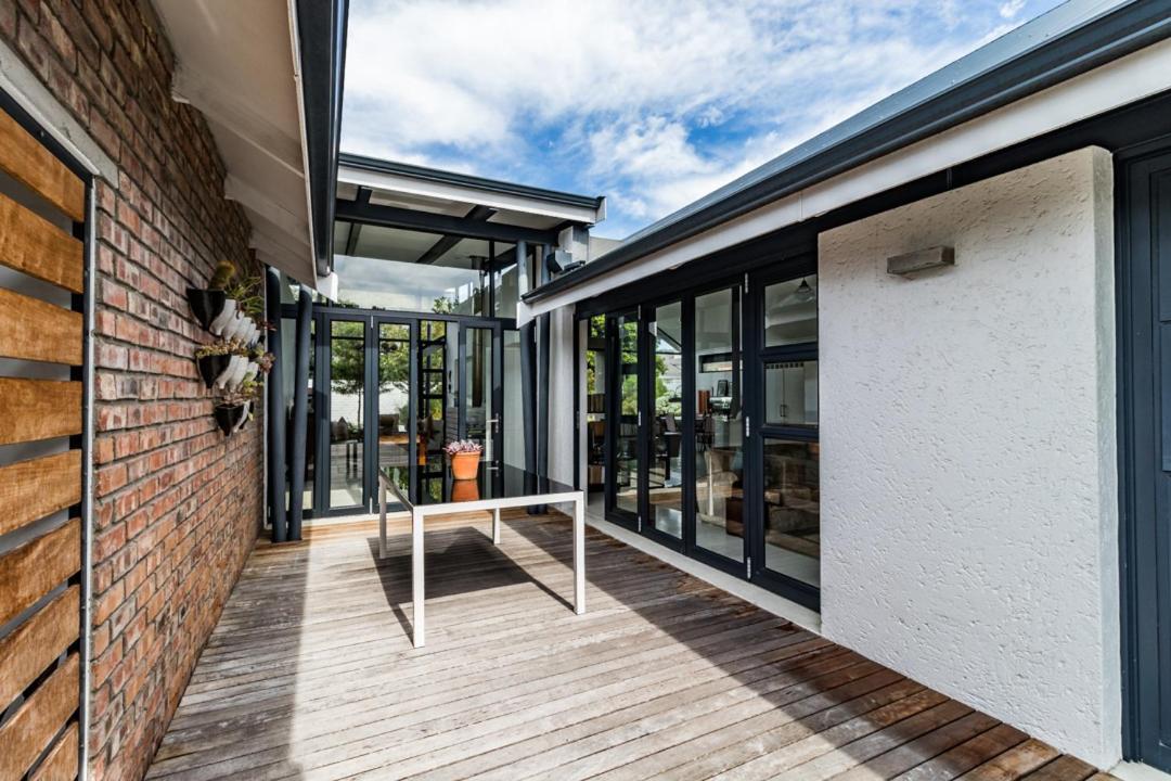 Leisure Isle 2 Bedroom With Essential Power. * Knysna